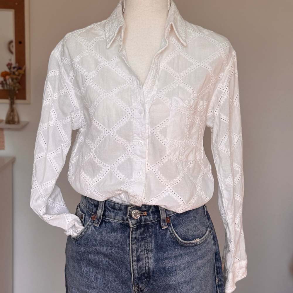 Heartloom Benly White Diamond Pattern Embroidery Textured Fabric Shirt. Sz small